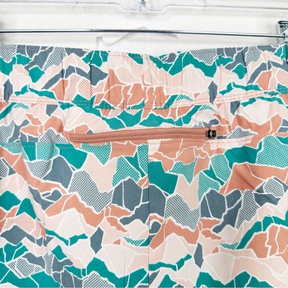 NWT THE NORTH FACE Class V Shorts Porcelain Green Mountain Camo Print 3X Shorts - Picture 5 of 6